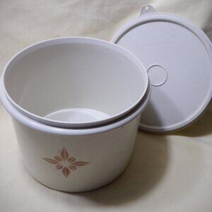 ~ Vintage TUPPERWARE Almond Round Container / Lid Canister ~  Starbust Design